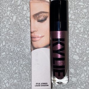 Kylie liquid shadow